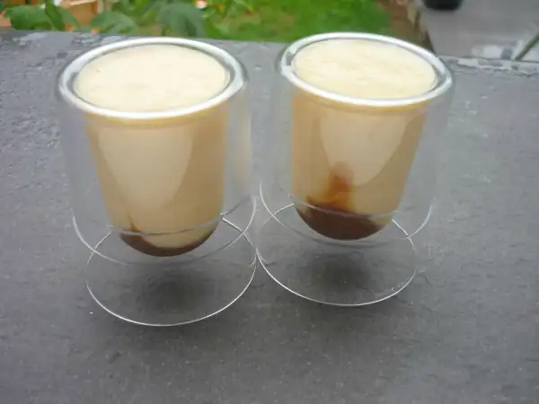 Μους λευκής σοκολάτας με αρωματικό τσάι βουνού